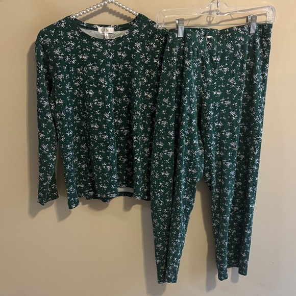 LAKE Other - Lake green pajama set size medium